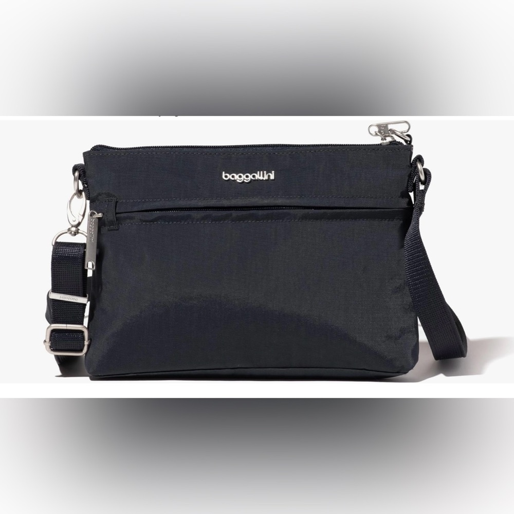 Baggallini securtex memento crossbody bag. NWT! A must for any trip!
